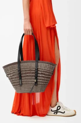 Borsa a cesto intrecciata media in palma iraca e pelle di vitello