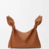 Borsa a sciarpa media in pelle di vitello liscia