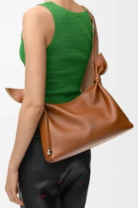 Borsa a sciarpa media in pelle di vitello liscia