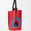 Borsa a secchiello Bilbao grande con logo oversize in pelle di vitello liscia