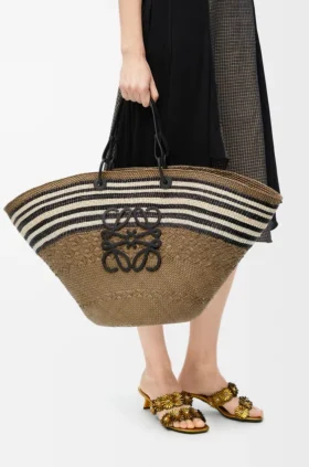 Borsa Anagram Basket grande in palma di Iraca e pelle di vitello
