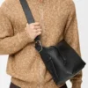Borsa Loop Hobo media in morbida pelle di vitello martellata