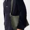 Borsa Loop Hobo media in morbida pelle di vitello martellata