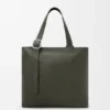 Borsa Loop Zipped Tote in morbida pelle di vitello martellata