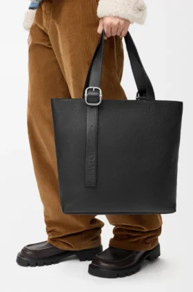Borsa Loop Zipped Tote in morbida pelle di vitello martellata