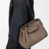 Borsa Madrid media in morbida pelle di vitello martellata