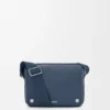 Borsa messenger Pebble media in morbida pelle di vitello martellata