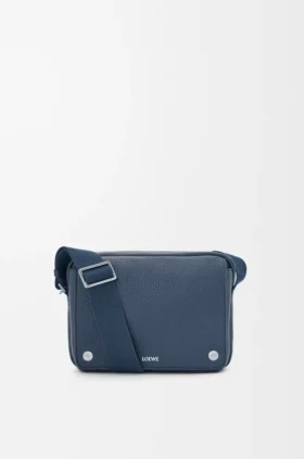 Borsa messenger Pebble media in morbida pelle di vitello martellata