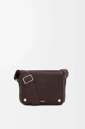 Borsa messenger Pebble media in morbida pelle di vitello martellata