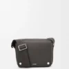 Borsa messenger Pebble media in morbida pelle di vitello martellata