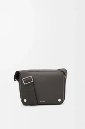 Borsa messenger Pebble media in morbida pelle di vitello martellata