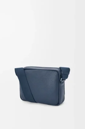 Borsa messenger Pebble media in morbida pelle di vitello martellata