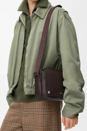 Borsa messenger Pebble media in morbida pelle di vitello martellata
