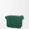 Borsa messenger Pebble media in morbida pelle di vitello martellata
