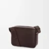 Borsa messenger Pebble media in morbida pelle di vitello martellata