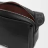 Borsa messenger Pebble media in morbida pelle di vitello martellata