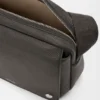 Borsa messenger Pebble media in morbida pelle di vitello martellata