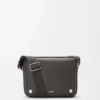 Borsa messenger Pebble media in pelle di vitello liscia