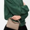 Borsa Mini Puzzle Edge in morbida pelle di vitello martellata