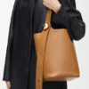 Borsa Pebble Bucket media in pelle di vitello liscia