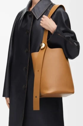 Borsa Pebble Bucket media in pelle di vitello liscia