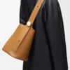 Borsa Pebble Bucket media in pelle di vitello liscia