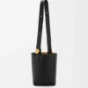 Borsa Pebble Bucket media in pelle di vitello liscia