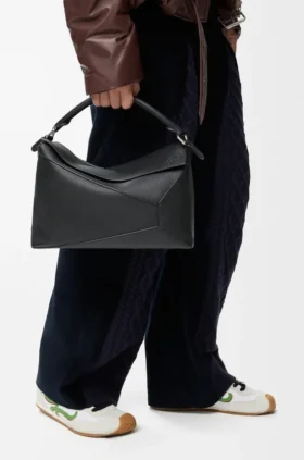 Borsa Puzzle Edge grande in pelle di vitello martellata