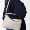 Borsa Puzzle Edge piccola in morbida pelle di vitello martellata