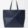 Borsa tote grande orizzontale con Puzzle Fold in morbida pelle di vitello martellata