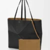 Borsa tote grande orizzontale con Puzzle Fold in morbida pelle di vitello martellata