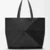 Borsa tote grande orizzontale con Puzzle Fold in morbida pelle di vitello martellata