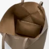 Borsa tote grande orizzontale con Puzzle Fold in morbida pelle di vitello martellata