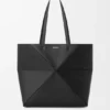 Borsa tote orizzontale media con pieghe Puzzle Fold in morbida pelle di vitello martellata