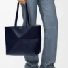 Borsa tote orizzontale media con pieghe Puzzle Fold in morbida pelle di vitello martellata