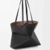 Borsa tote orizzontale media con pieghe Puzzle Fold in morbida pelle di vitello martellata