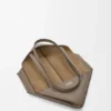 Borsa tote orizzontale media con pieghe Puzzle Fold in morbida pelle di vitello martellata