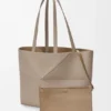 Borsa tote orizzontale media con pieghe Puzzle Fold in morbida pelle di vitello martellata