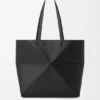 Borsa tote orizzontale media con pieghe Puzzle Fold in morbida pelle di vitello martellata