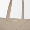 Borsa tote orizzontale media con pieghe Puzzle Fold in morbida pelle di vitello martellata