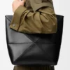Borsa tote Puzzle Fold media in pelle di vitello lucida