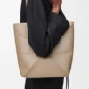 Borsa tote Puzzle Fold media in pelle di vitello lucida