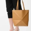 Borsa tote Puzzle Fold media in pelle di vitello lucida