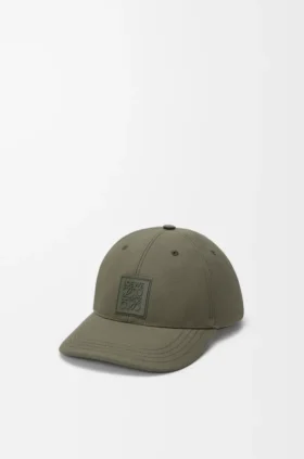 Cappellino con toppa in tela