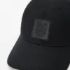 Cappellino con toppa in tela
