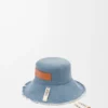 Cappello da pescatore con bordi sfrangiati in denim e pelle di vitello