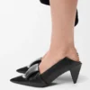 Décolleté con tacco a pompa e patta posteriore in stile origami in pelle di agnello