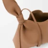 Mini borsa a sciarpa in pelle di vitello liscia