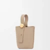 Mini borsa a secchiello Pebble in morbida pelle di vitello martellata