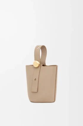 Mini borsa a secchiello Pebble in morbida pelle di vitello martellata